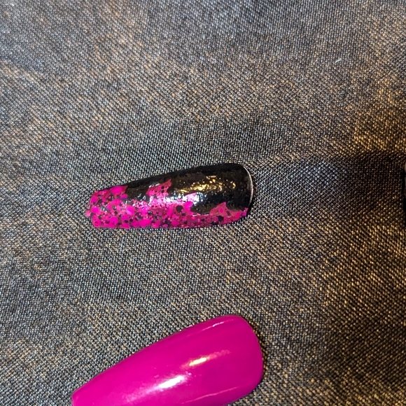 Pink, Pearl, Rhinestone & Black Custom Press On Monster High Nails - Draculara - Picture 6 of 6